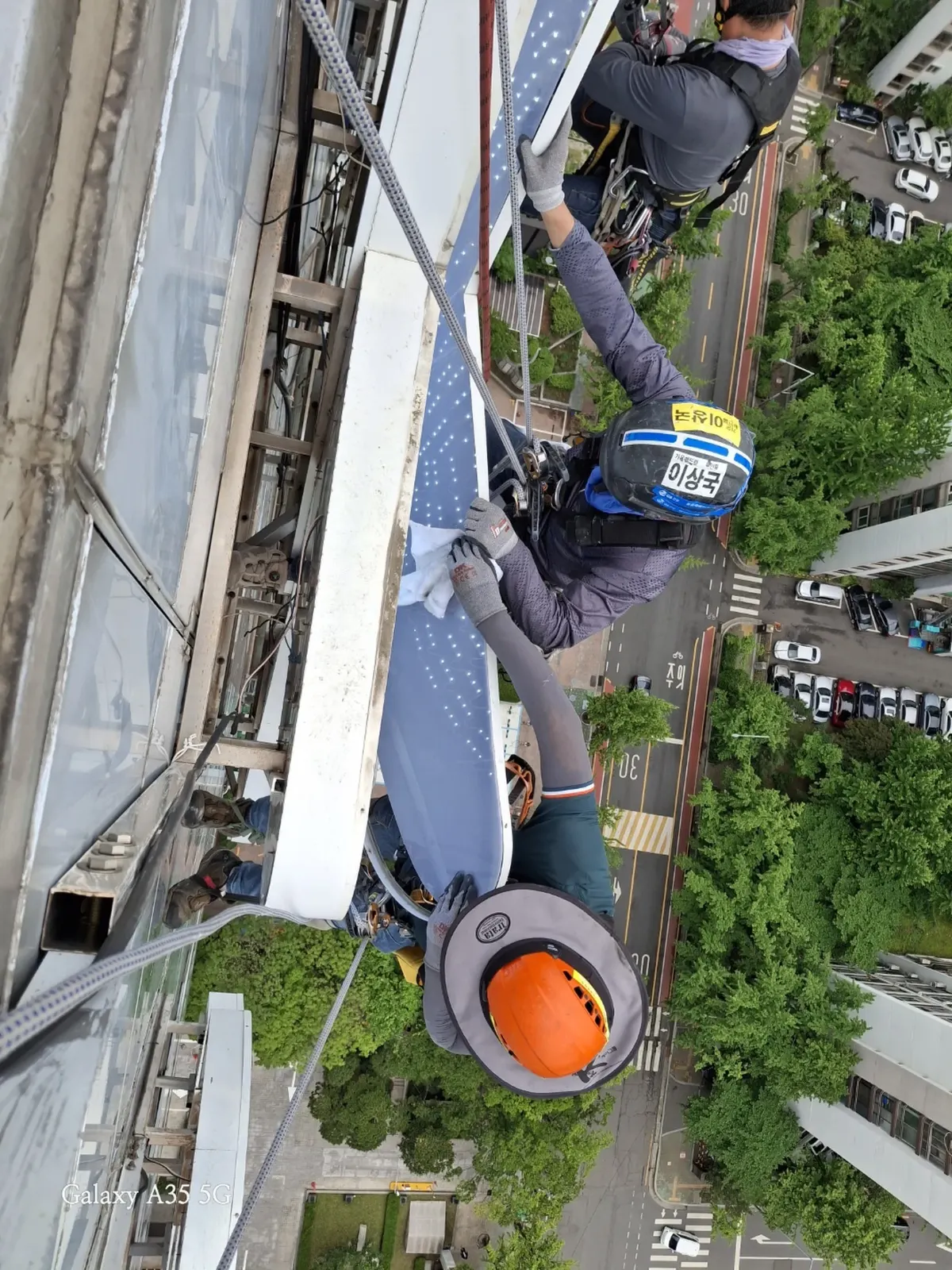 한국투자증권 본사 고층 옥상 채널간판 세척 및 안전점검공사 현장사진 6