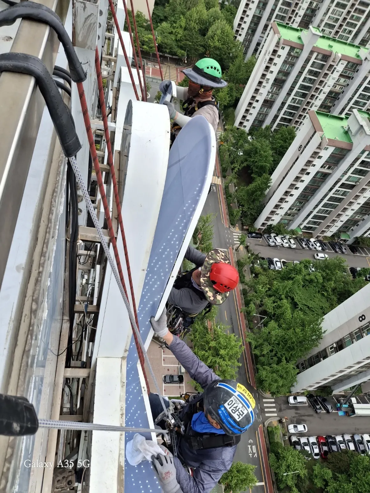 한국투자증권 본사 고층 옥상 채널간판 세척 및 안전점검공사 현장사진 9