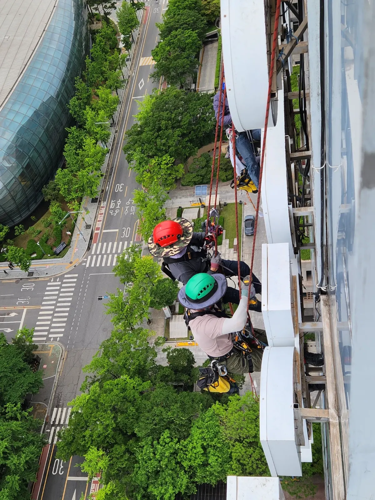 한국투자증권 본사 고층 옥상 채널간판 세척 및 안전점검공사 현장사진 16