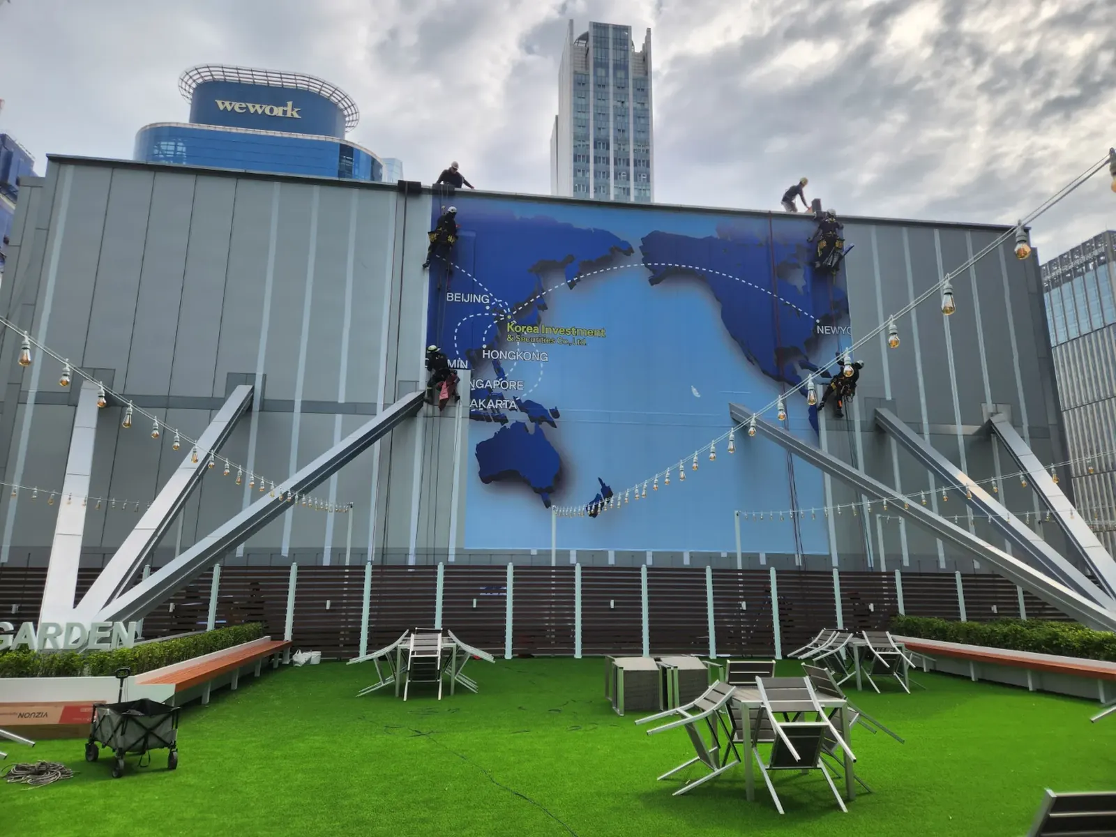 옥상광고탑 후면 이미지 배접공사 현장사진 16